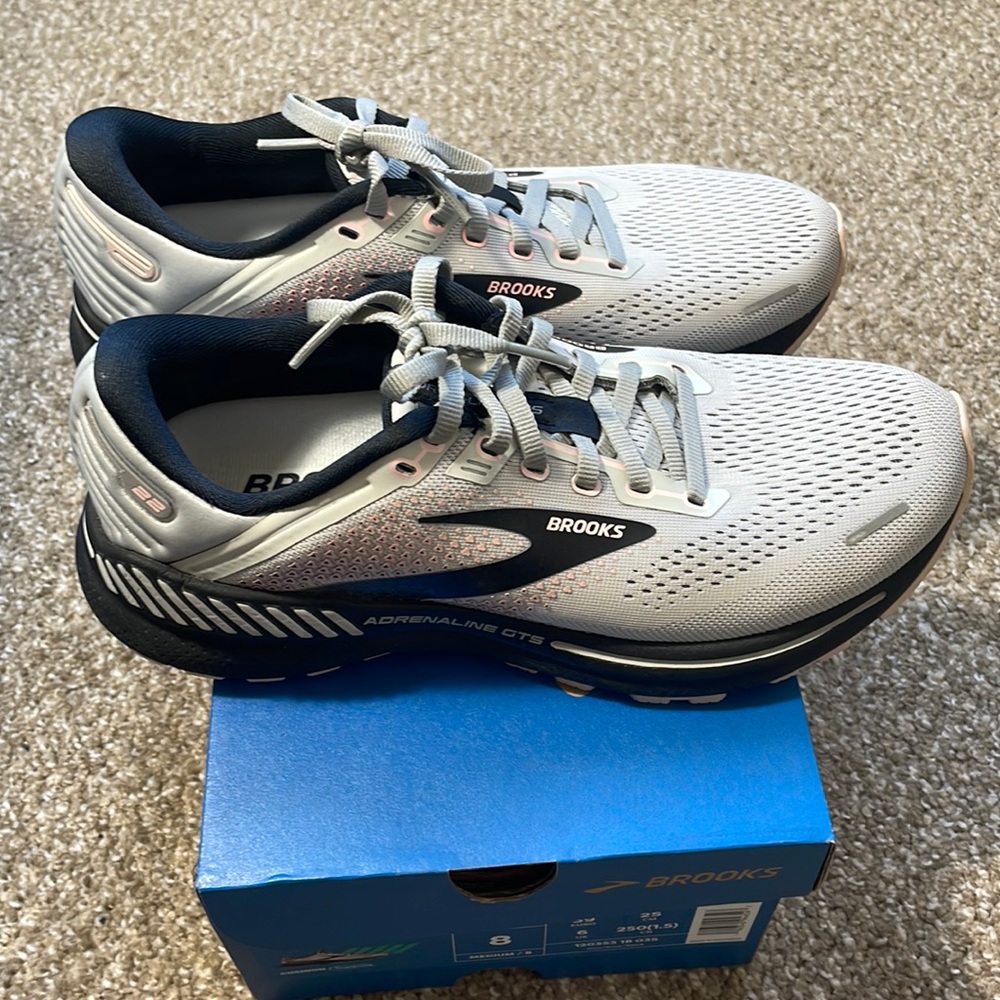 Brooks Adrenaline GTS 22 SIZE: 8